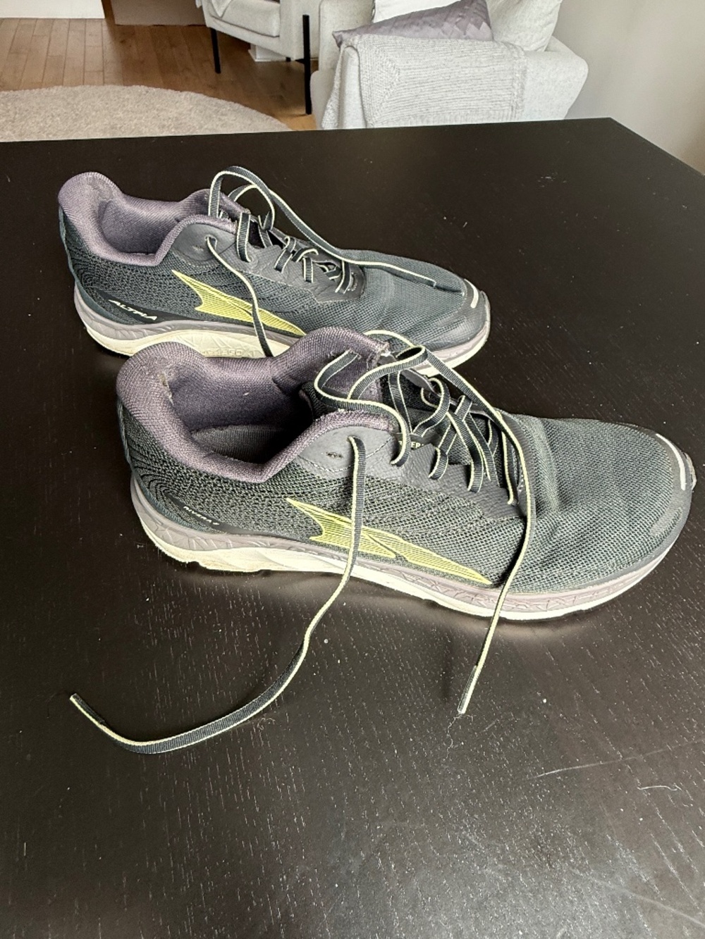 Altra Rivera 2 Men’s 10.5 Running Shoes Black – VERY WORN Beater Mud Race